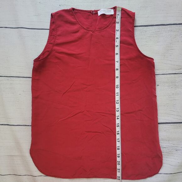 Everlane	 Size 0 100% Silk Red Tank Top Keyhole Back Lightweight Classy Minimal - Picture 4 of 8